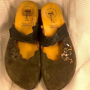 Think! Leather slideins appliqué, EUC, worn once